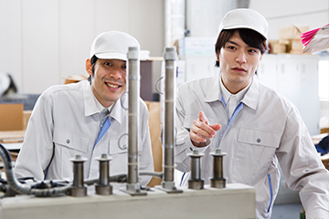 自動車品の加工オペレーター