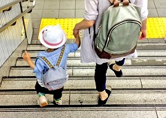 早番、遅番勤務できる方　扶養範囲内　駅近小規模保育園