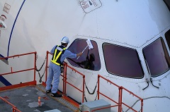 正社員への紹介予定派遣　羽田空港国際線　機内清掃業務