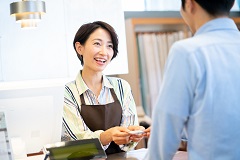 梅田　焼き菓子専門店・接客販売