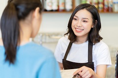 嘉手納基地　中華系ファストフード店スタッフ