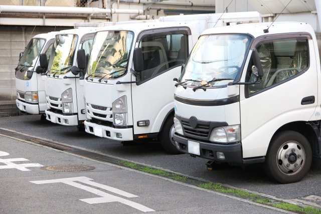 月収30万円可！2t～4tのダンプ・コンテナ車の運転業務